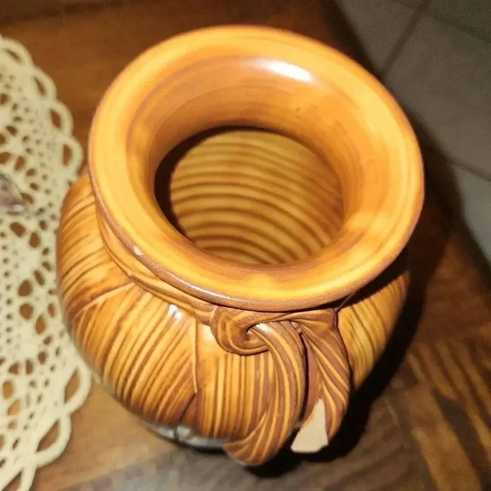 Studio art pottery vase by Laura Clementi made in Italy